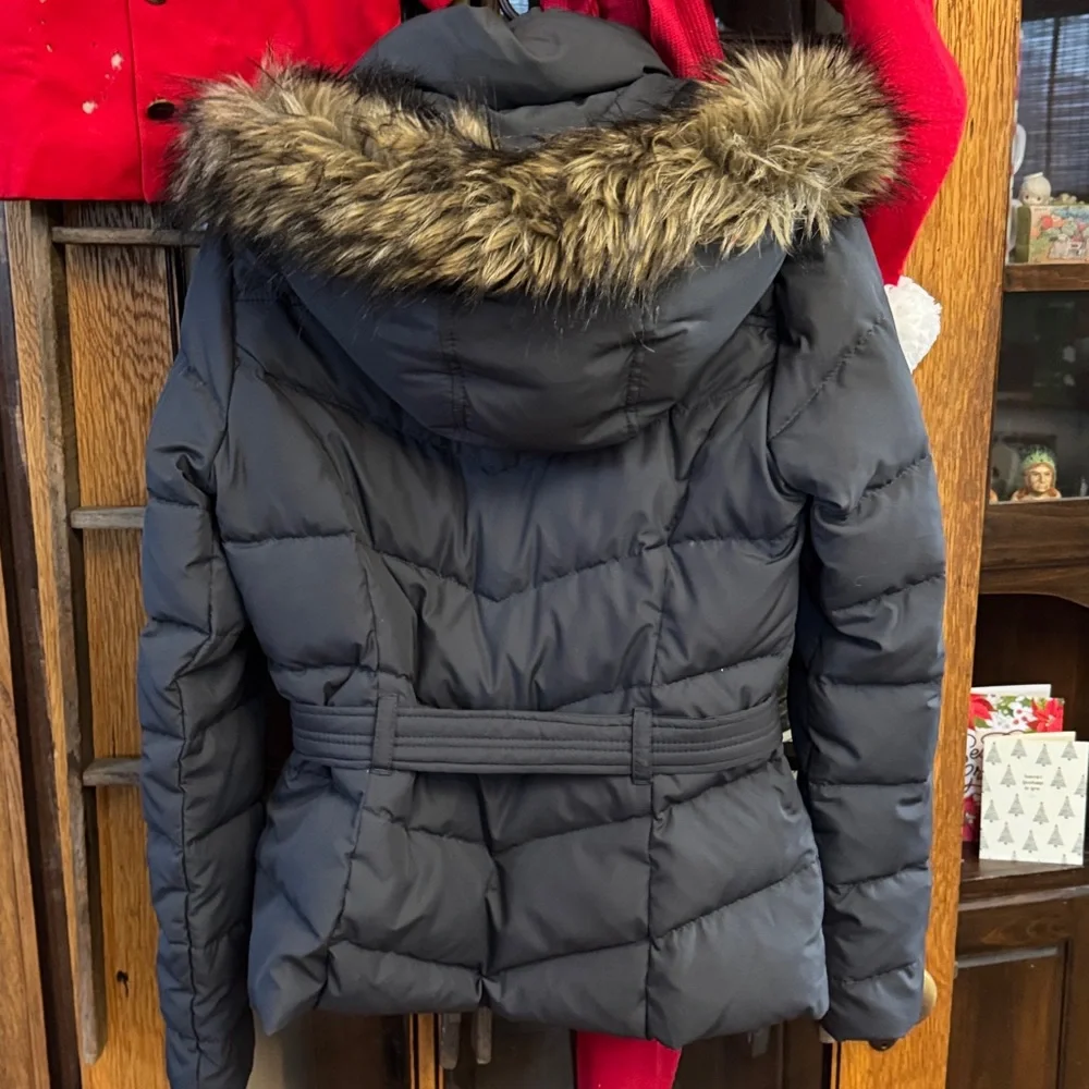 Hollister Women’s Dark Gray Puffer Jacket with Faux Fur Trim - Picture 5 of 5